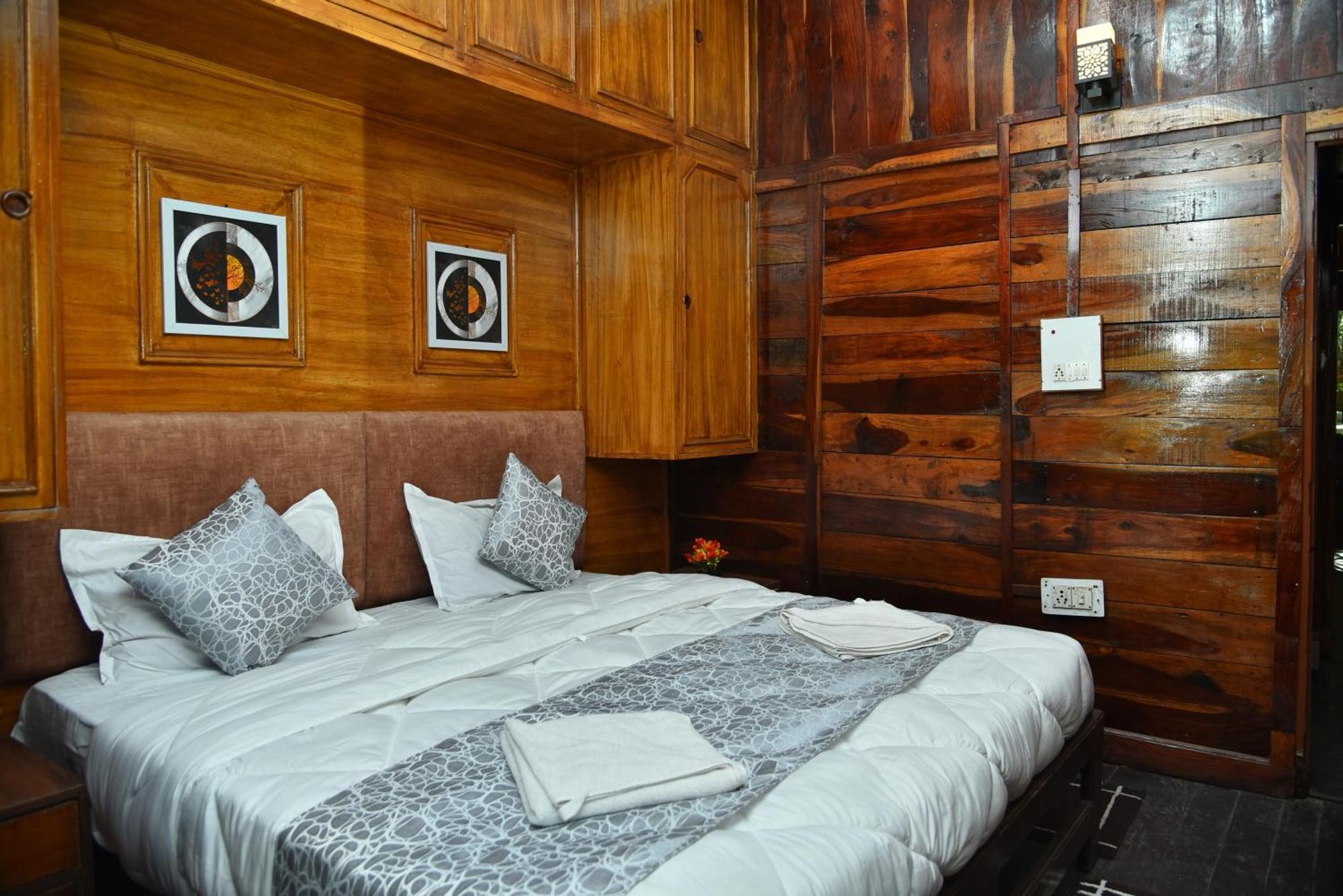 Kumaon Roop Resort Near Kainchi Dham Nainital Εξωτερικό φωτογραφία