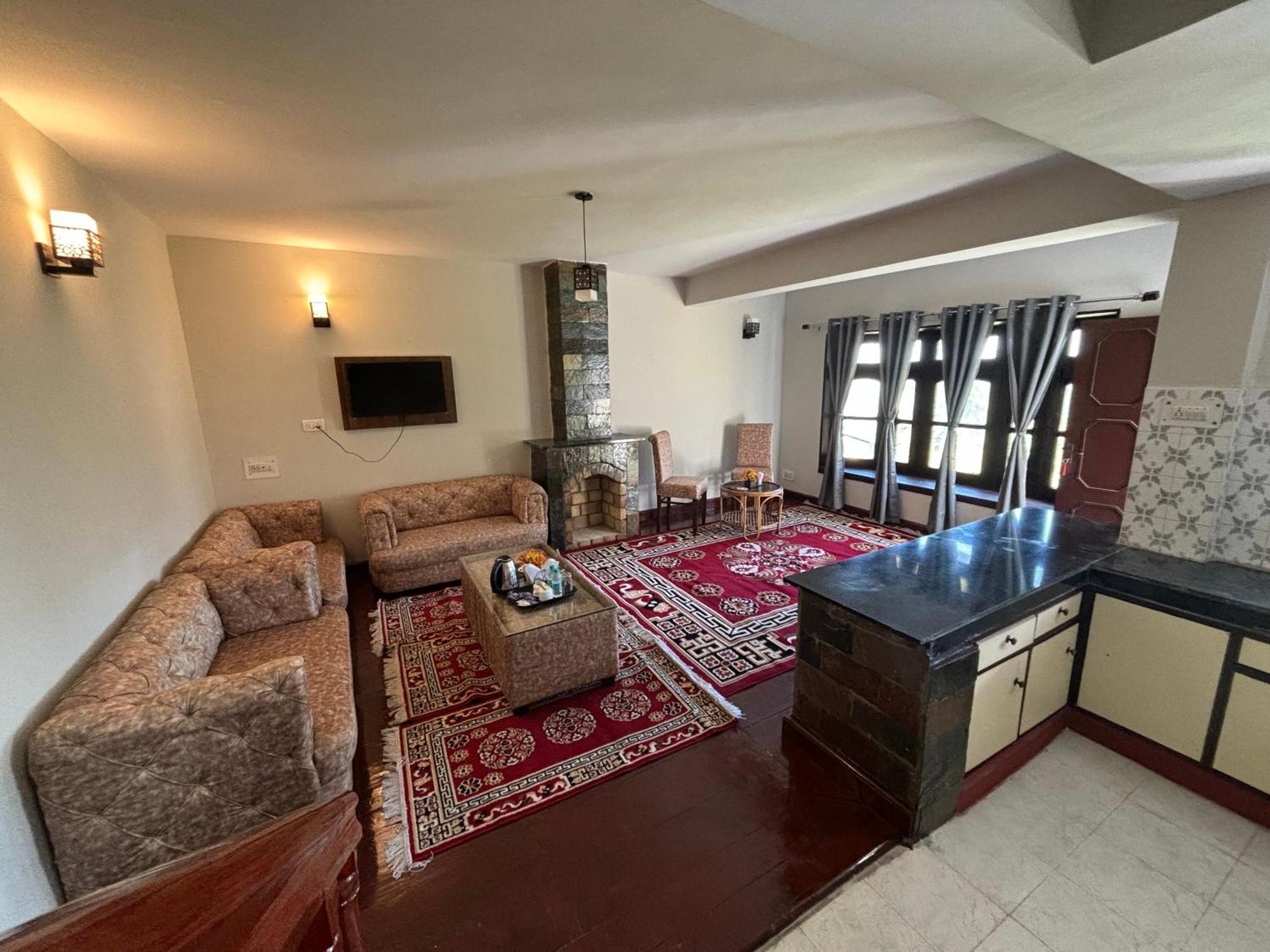 Kumaon Roop Resort Near Kainchi Dham Nainital Εξωτερικό φωτογραφία