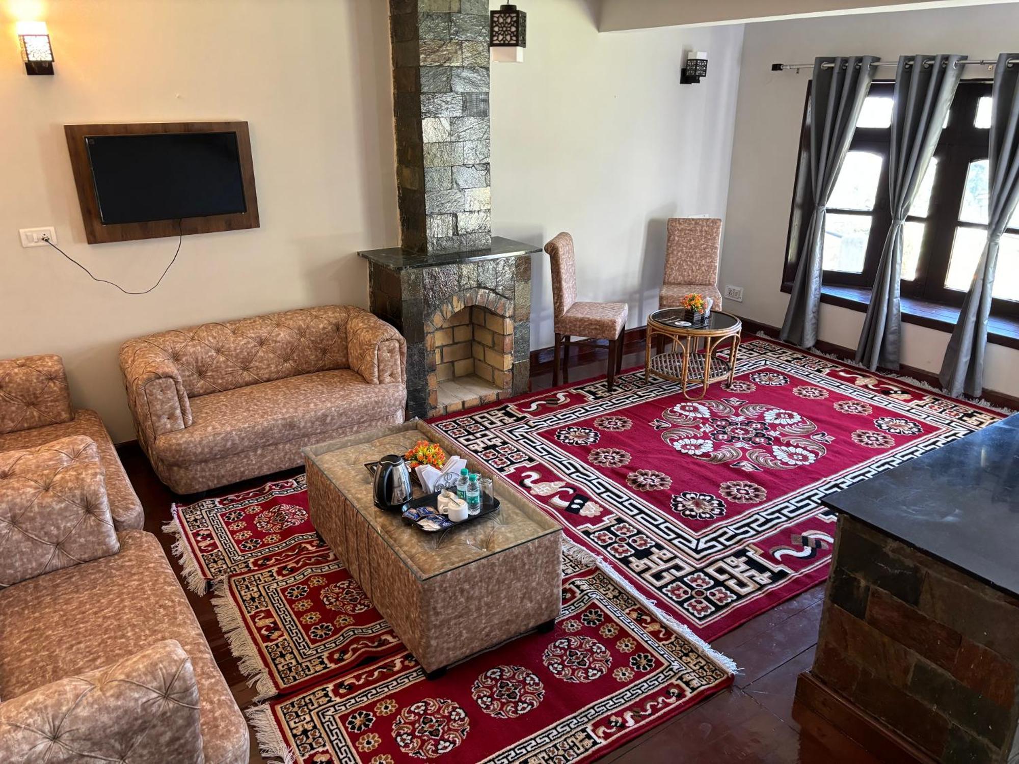 Kumaon Roop Resort Near Kainchi Dham Nainital Εξωτερικό φωτογραφία